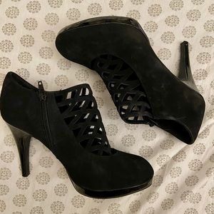 Black closed toed heels